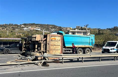 Alanya’da iki kamyon çarpıştı: 2 yaralı